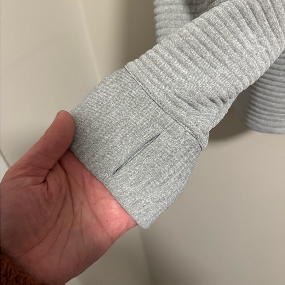 Athletic sweater - Picture 3 of 3